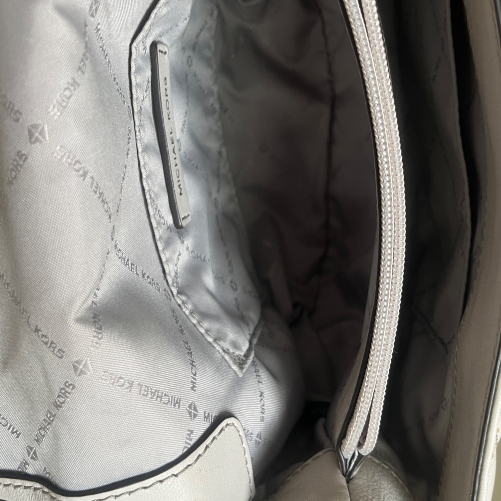 Michael Kors Model: Peyton Quilted Cement Color Crossbody with Gunmetal Chain - Picture 5 of 15